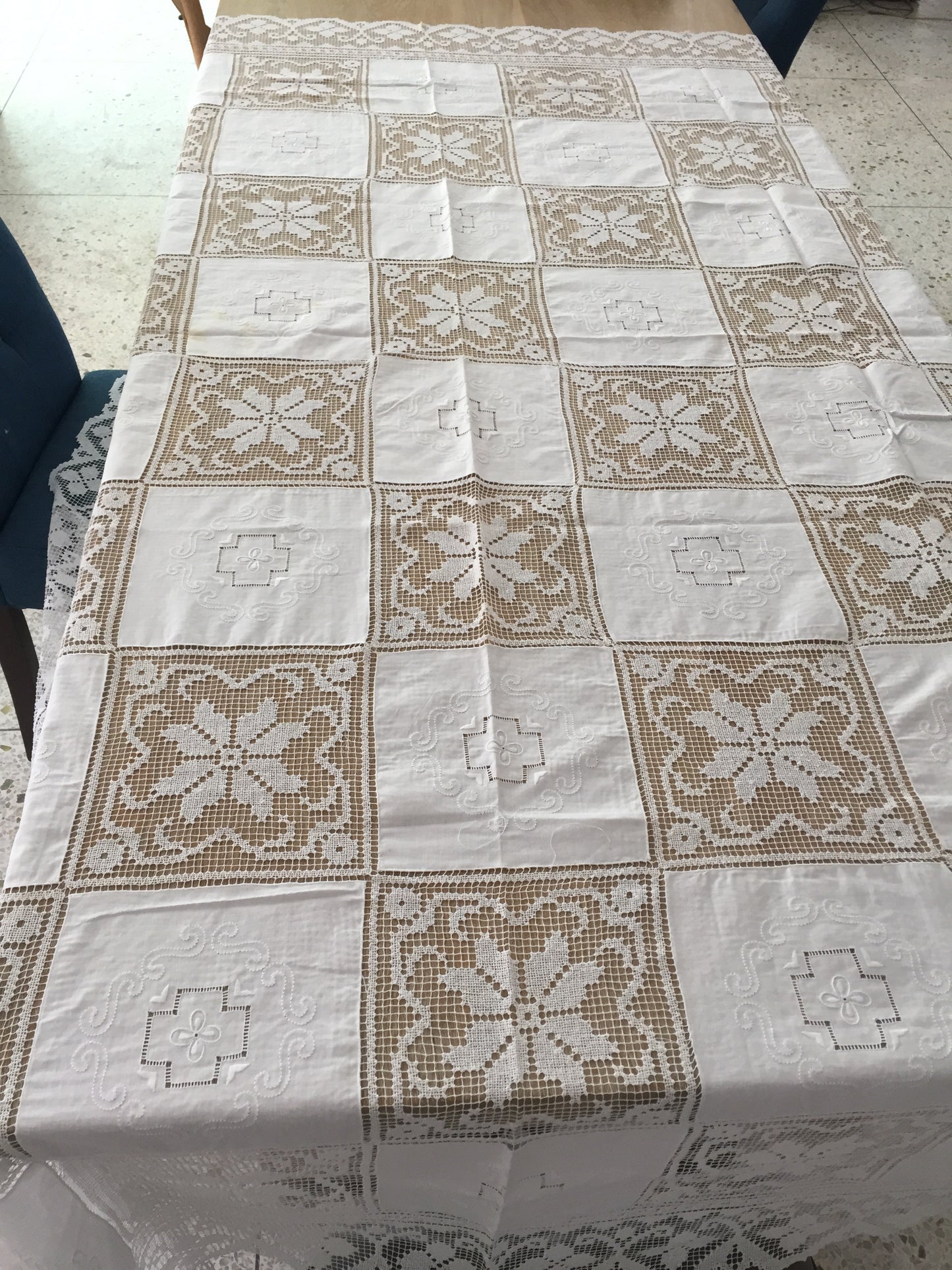 "Army and Navy" British design table cloth (white & white)