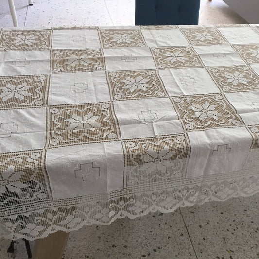 "Army and Navy" British design table cloth (white & white)