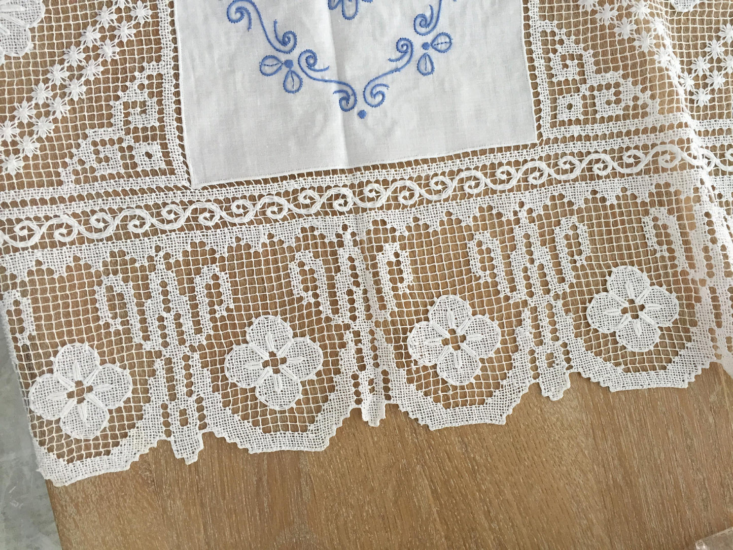 "Army and Navy" British design vintage table cloth (blue in white)